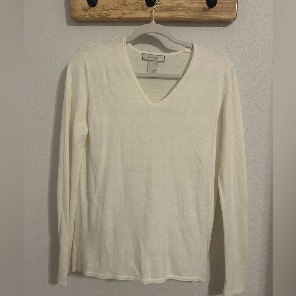 Ivory soft sweater, like new